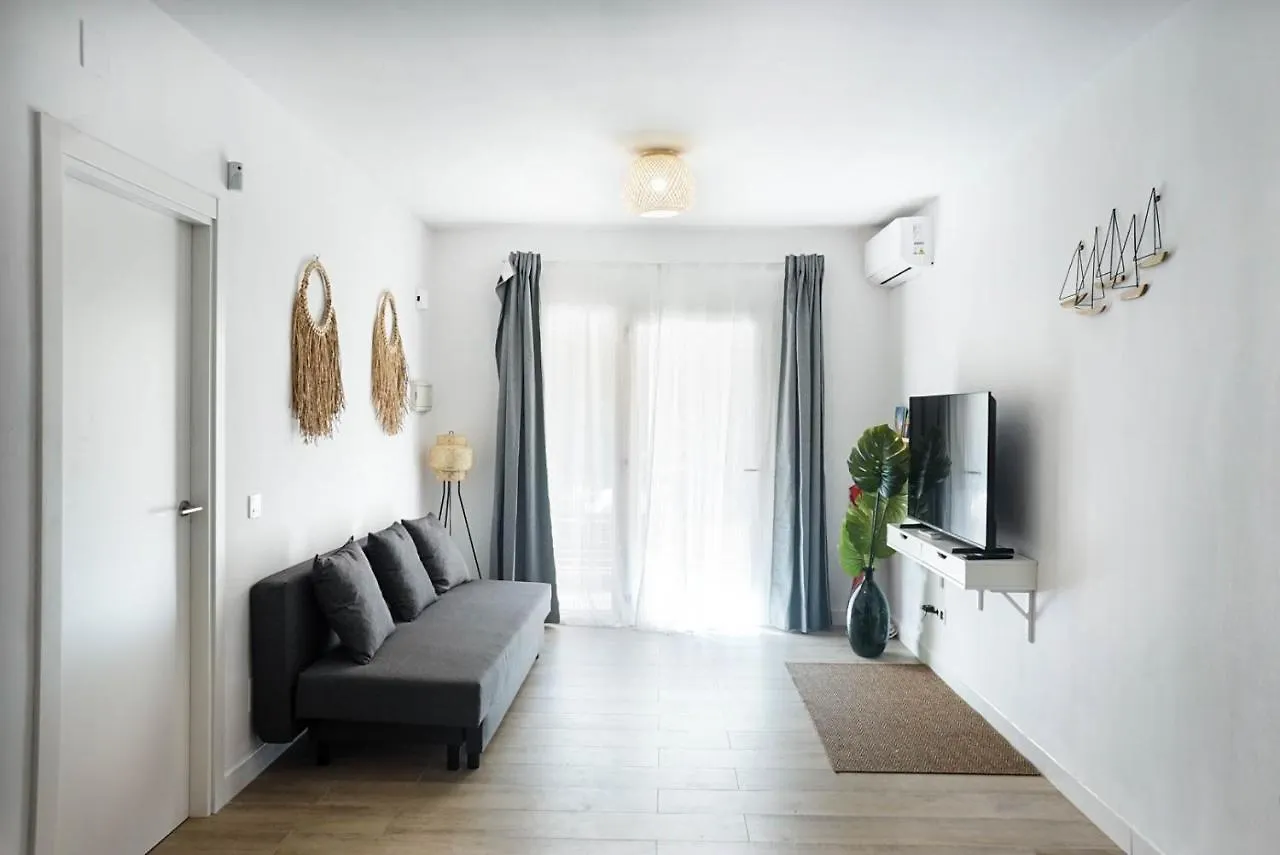 Playa, Piscina Y Relax En Este Coqueto Apartamento En Nerja España